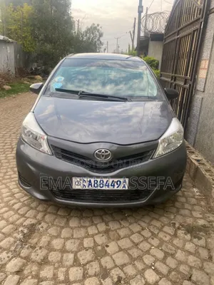 Toyota Yaris 2012 Gray