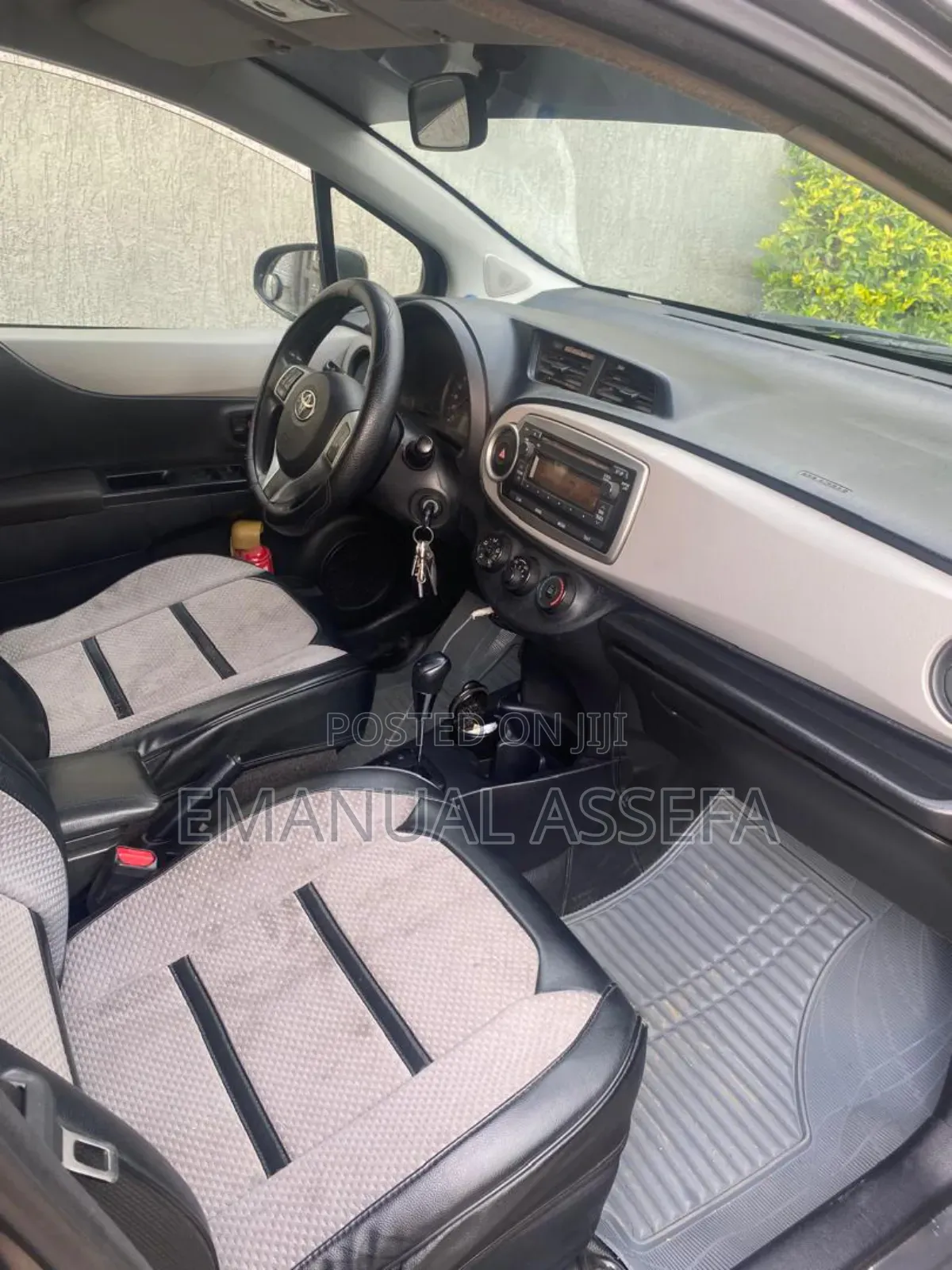 Toyota Yaris 2012 Gray