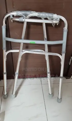 Photo - Strong and Comfortable Walker窗孼walker囗崖frame Material Color: Aluminum