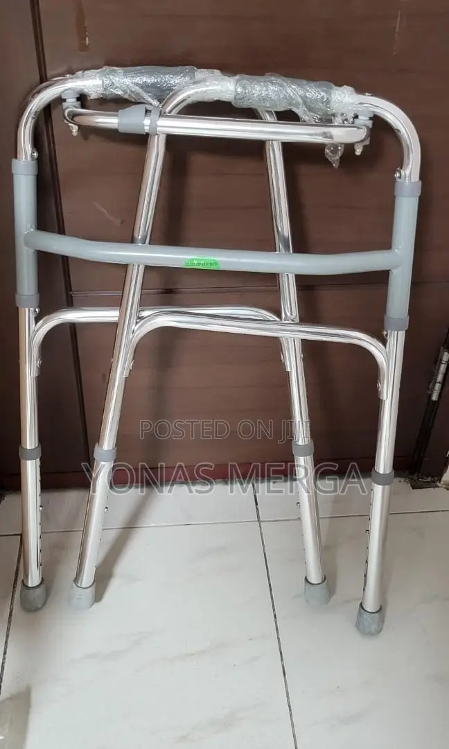 Strong and Comfortable Walker窗孼walker囗崖frame Material Color: Aluminum