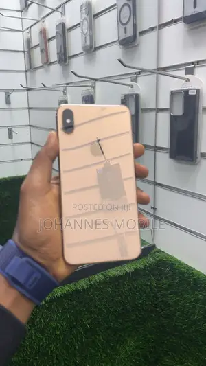 Photo - Apple iPhone XS Max 64 GB Gold