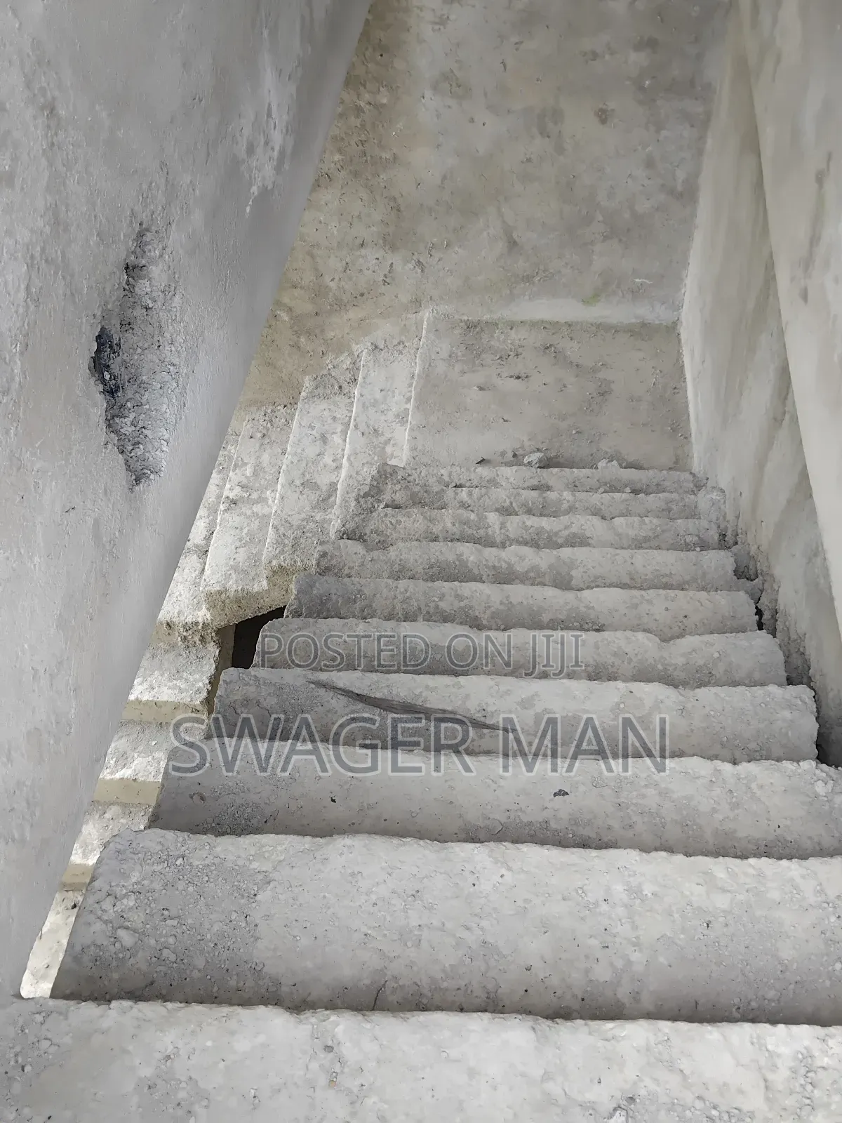 7bdrm Villa in Ropac, Yeka for sale