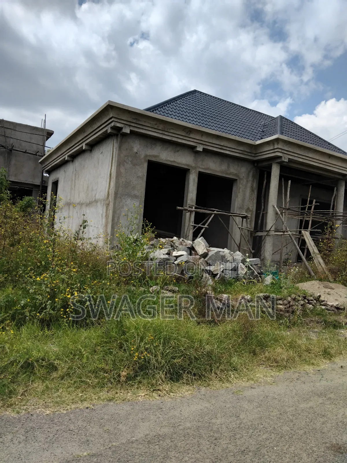 7bdrm Villa in Ropac, Yeka for sale