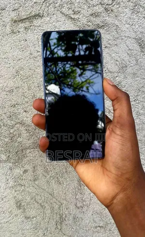 Photo - New Samsung Galaxy S21 5G 128 GB Black