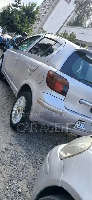 Toyota Vitz 2001 Silver