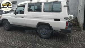 Toyota Land Cruiser 2012 White