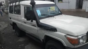 Toyota Land Cruiser 2012 White