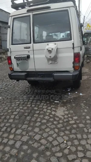 Toyota Land Cruiser 2012 White