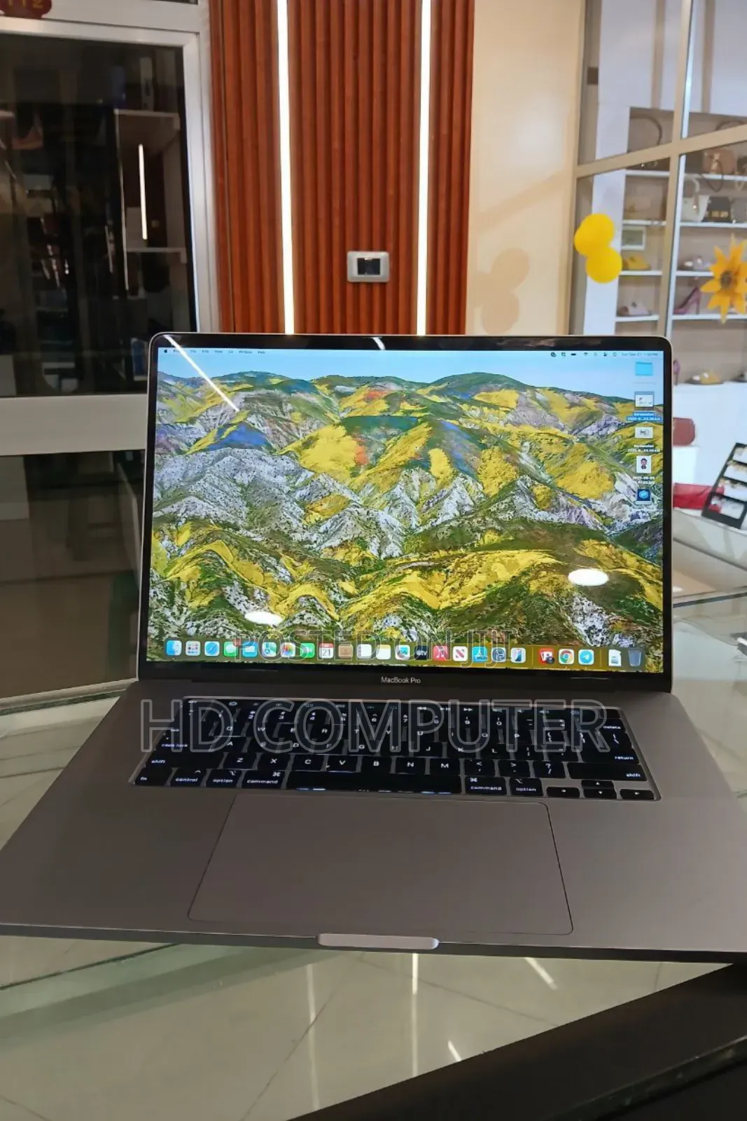 New Laptop Apple MacBook Pro 2019 16GB Intel Core I7 SSD 512GB