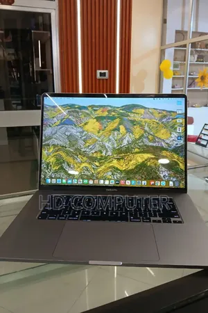 New Laptop Apple MacBook Pro 2019 16GB Intel Core I7 SSD 512GB