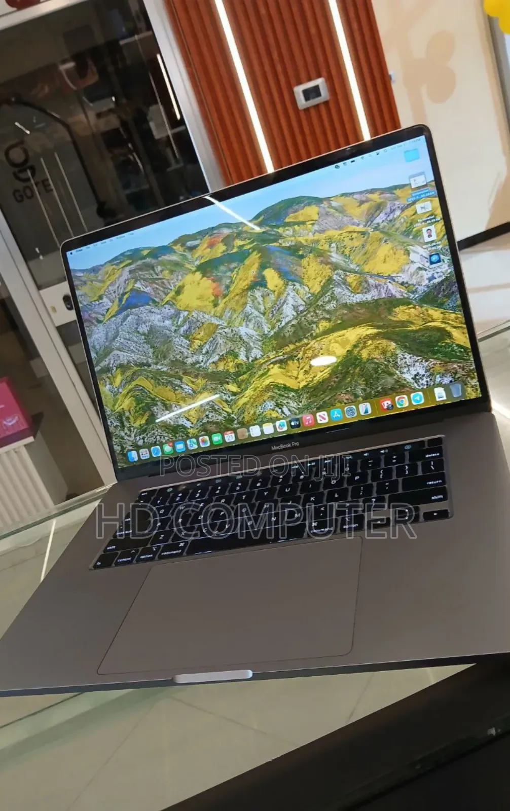 New Laptop Apple MacBook Pro 2019 16GB Intel Core I7 SSD 512GB