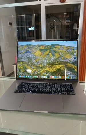 New Laptop Apple MacBook Pro 2019 16GB Intel Core I7 SSD 512GB