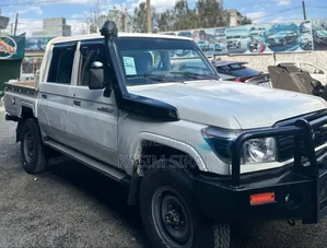 Photo - Toyota Land Cruiser 4.5 V8 TD 2018 White