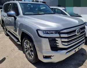 Photo - New Toyota Land Cruiser 2023 Silver
