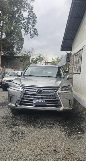 Photo - Lexus LX 2017 Silver