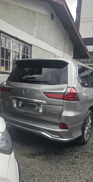Lexus LX 2017 Silver