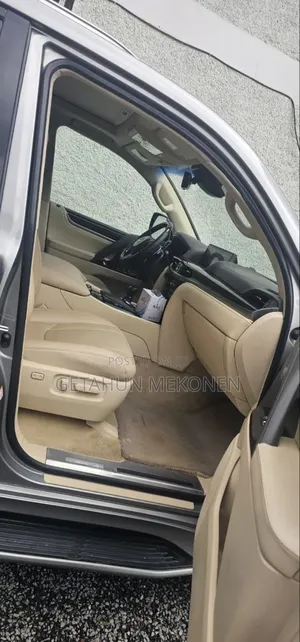 Lexus LX 2017 Silver