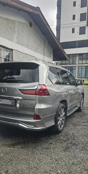 Lexus LX 2017 Silver