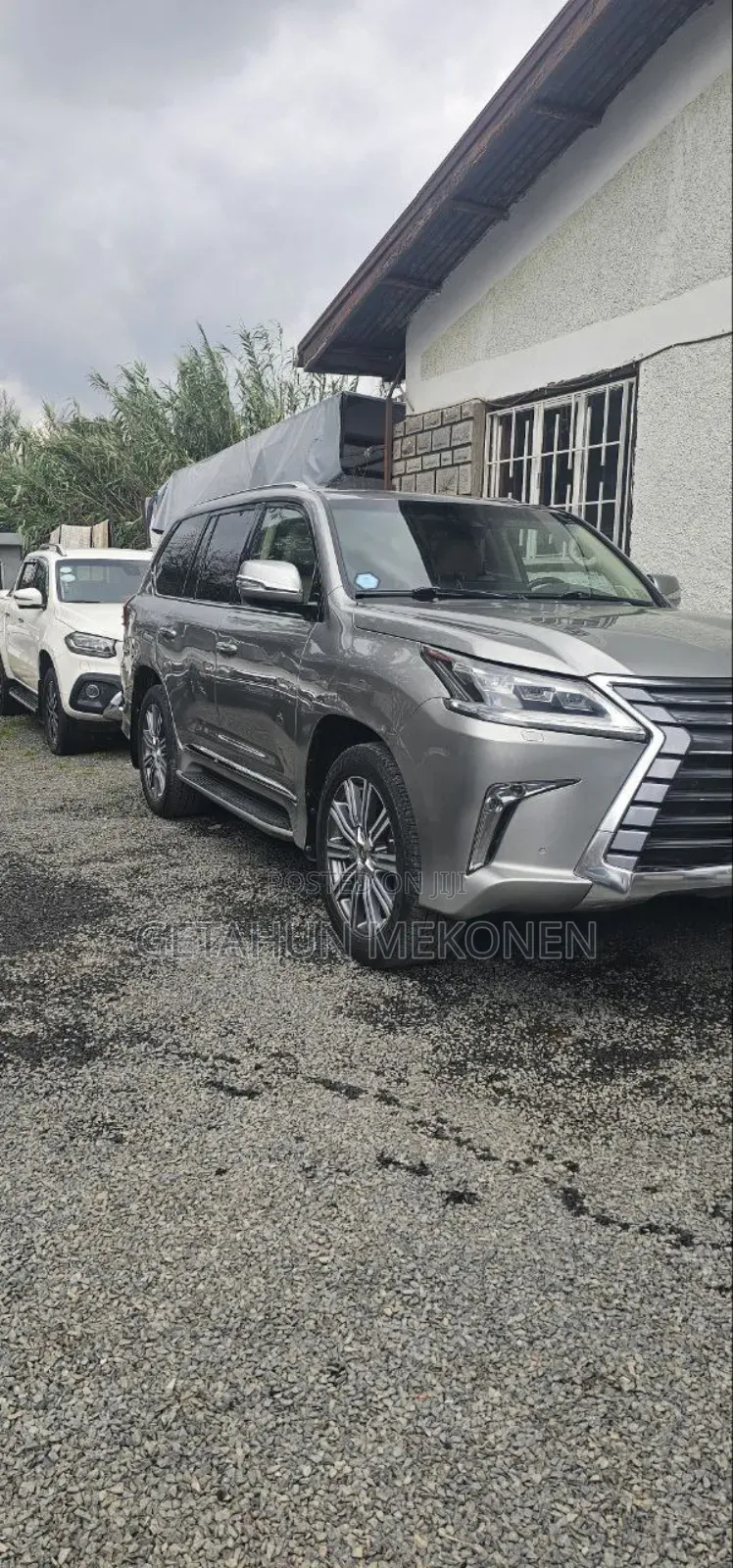 Lexus LX 2017 Silver