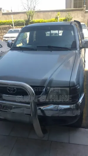 Photo - Toyota Hilux 2002 Gray