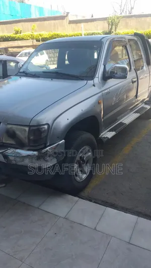 Toyota Hilux 2002 Gray