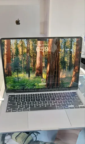 Photo - New Laptop Apple MacBook Air 2023 M2 8GB Apple M2 SSD 256GB