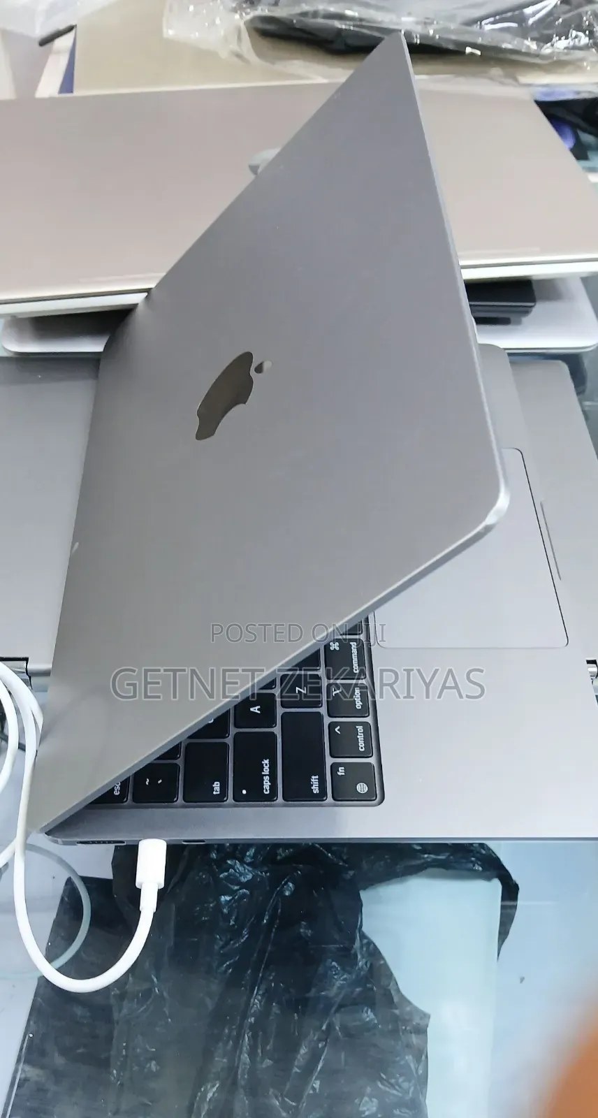 New Laptop Apple MacBook Air 2023 M2 8GB Apple M2 SSD 256GB