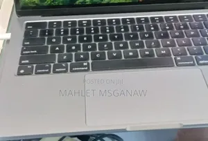 New Laptop Apple MacBook Air 2022 M2 8GB Apple M2 SSD 256GB