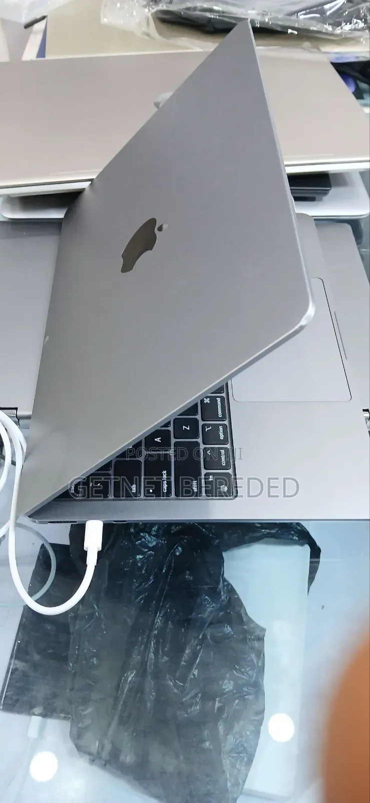 New Laptop Apple MacBook Air 2022 M2 8GB Apple M2 SSD 256GB