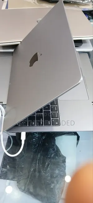 New Laptop Apple MacBook Air 2022 M2 8GB Apple M2 SSD 256GB