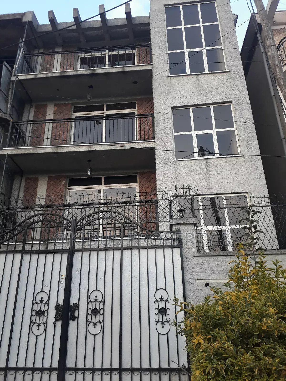 6bdrm House in Jemo 1, Nifas Silk-Lafto for rent