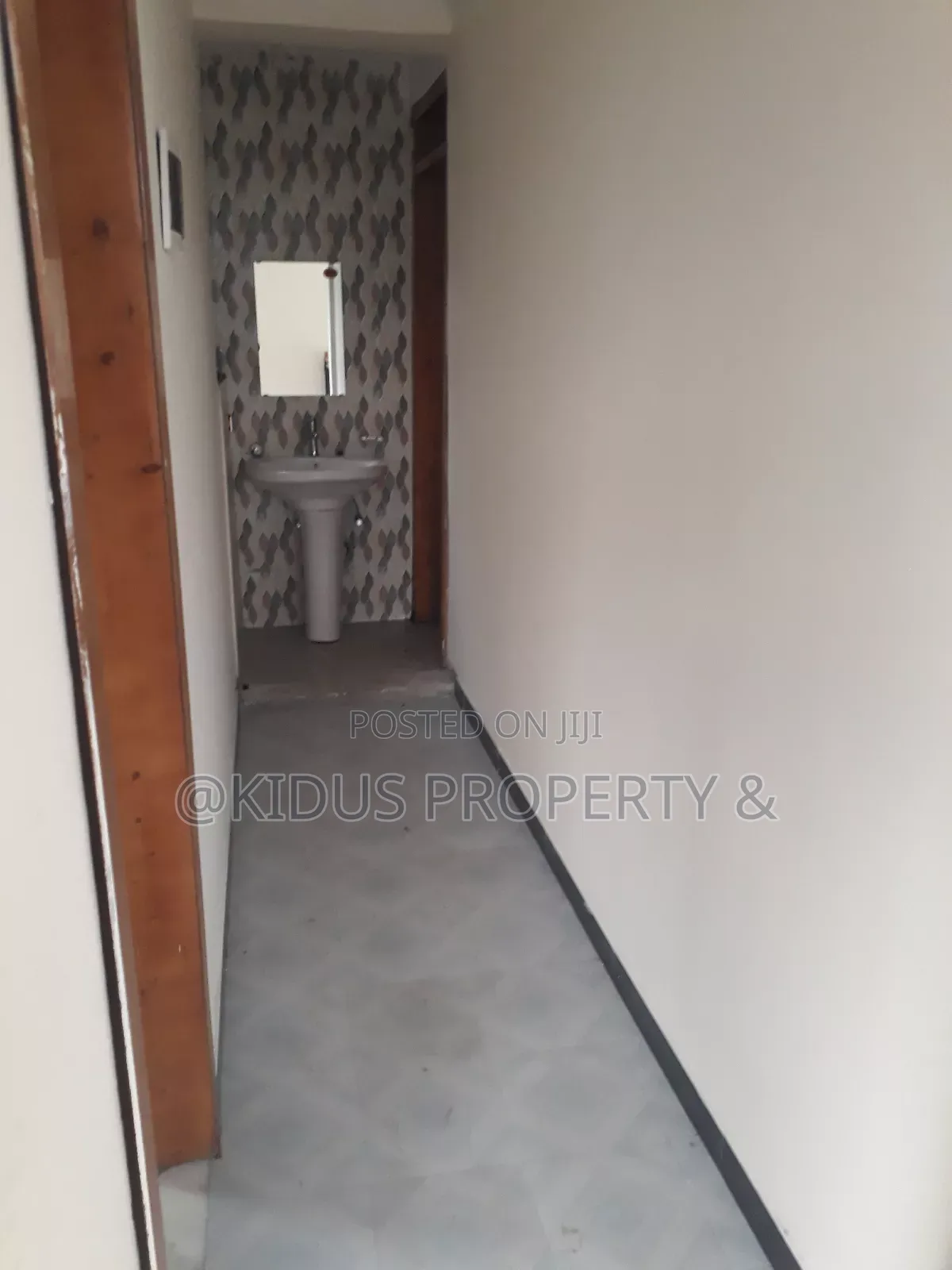 6bdrm House in Jemo 1, Nifas Silk-Lafto for rent