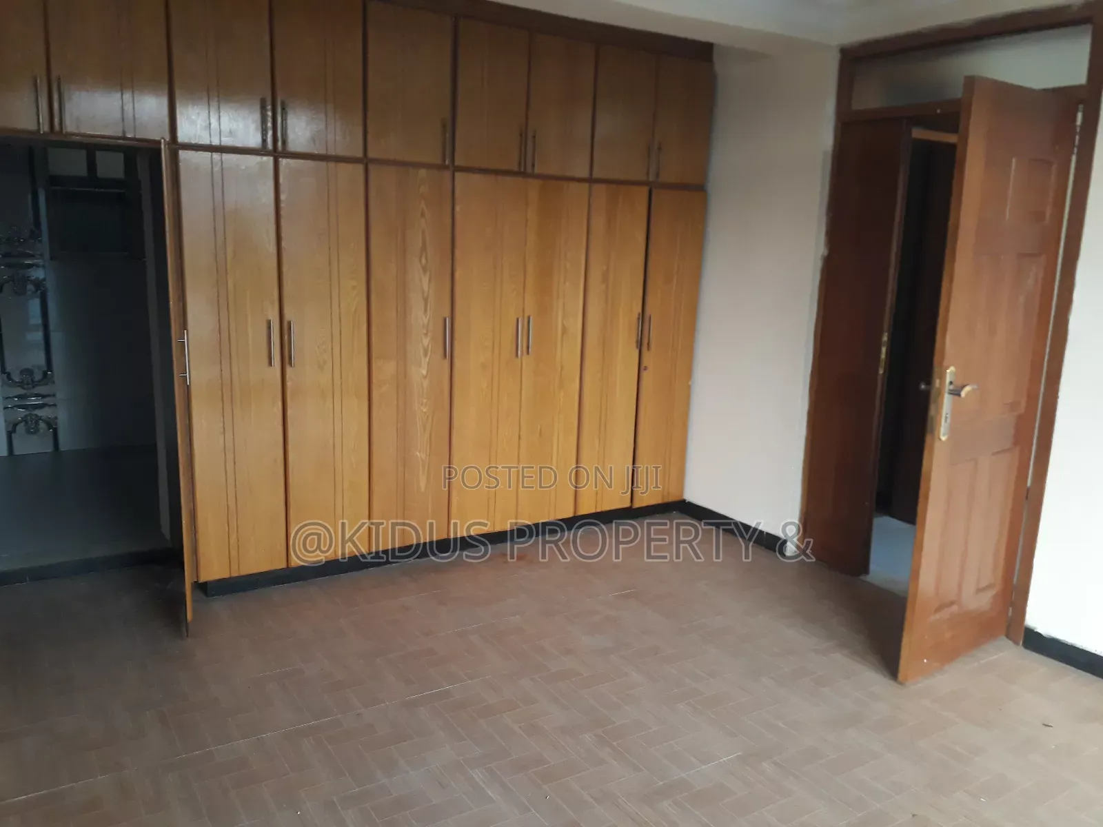6bdrm House in Jemo 1, Nifas Silk-Lafto for rent