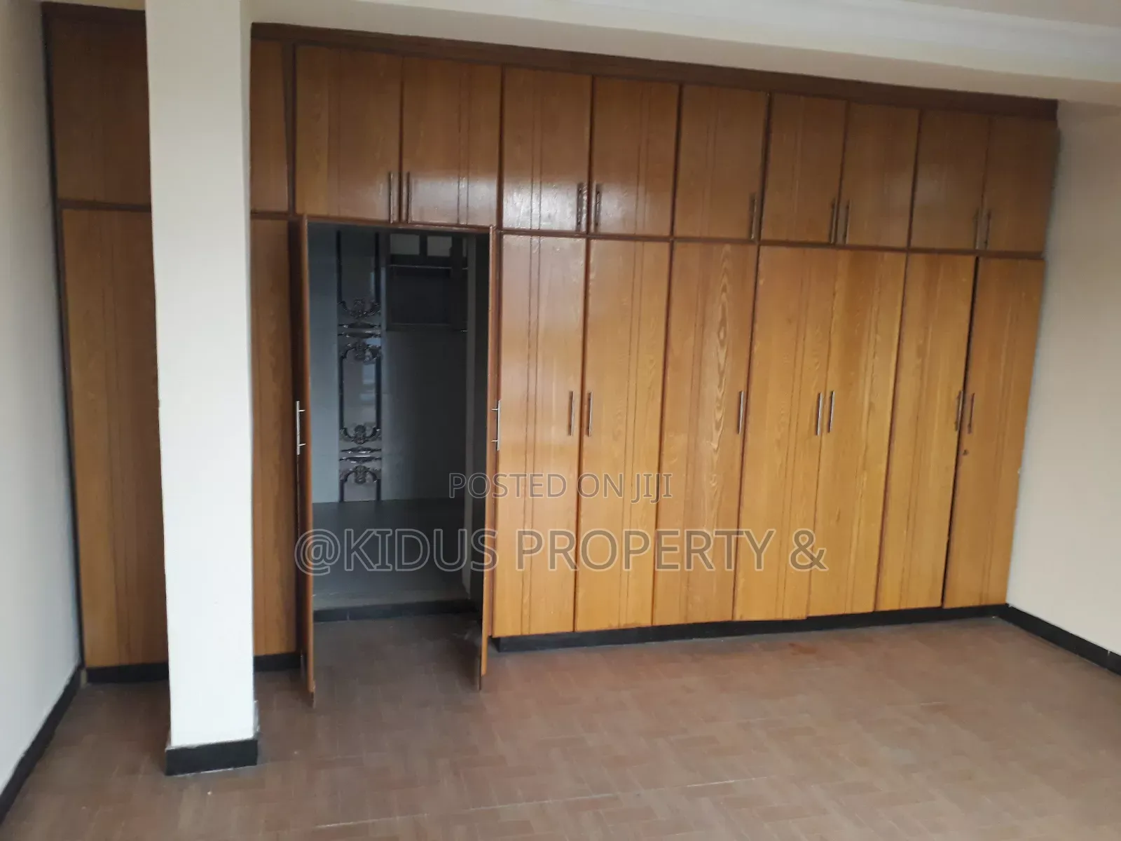 6bdrm House in Jemo 1, Nifas Silk-Lafto for rent