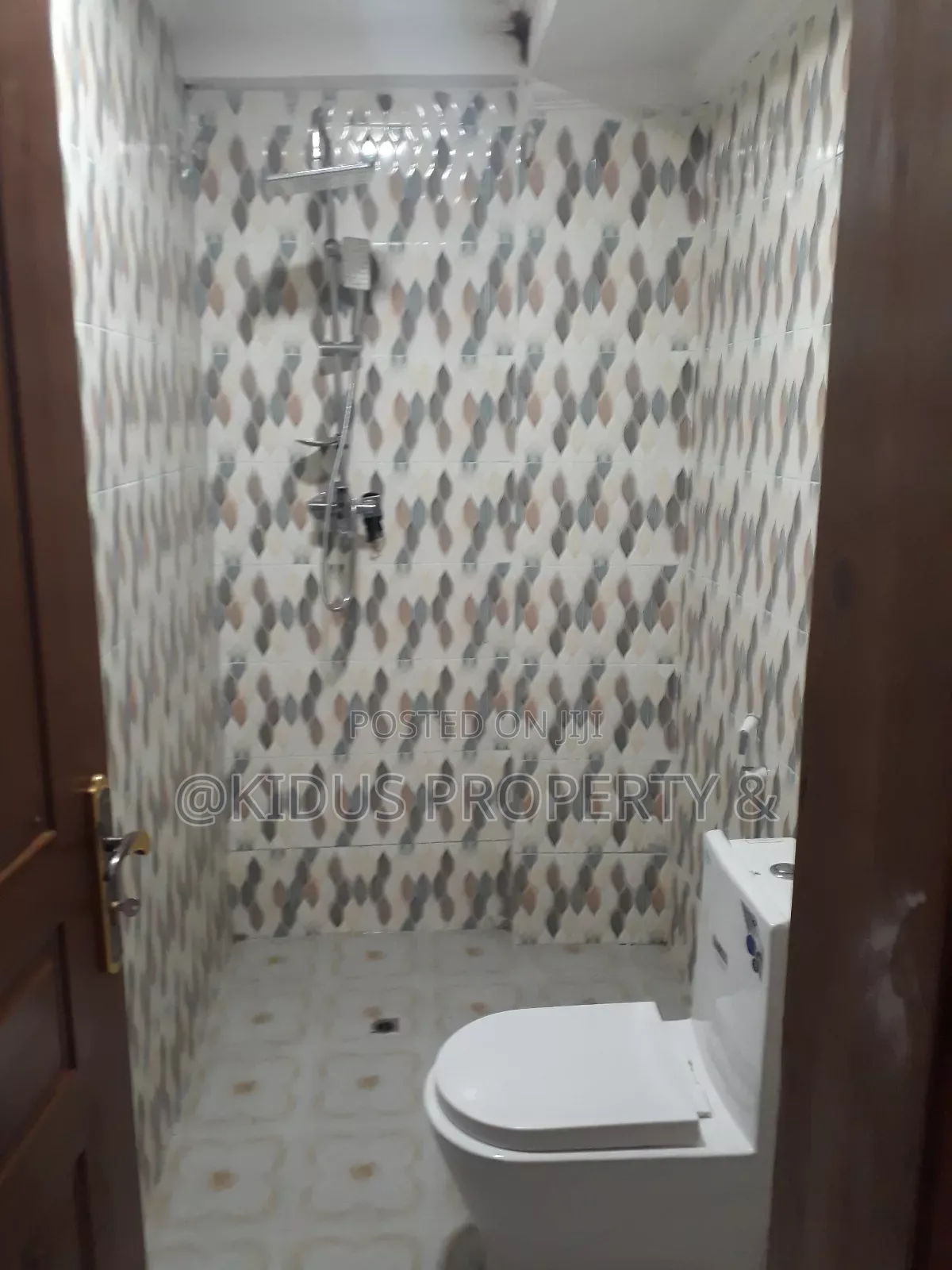 6bdrm House in Jemo 1, Nifas Silk-Lafto for rent