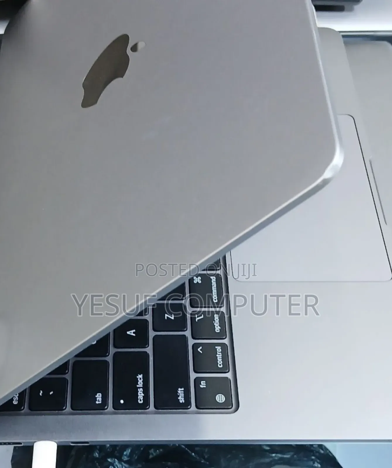 New Laptop Apple MacBook Air 2022 M2 8GB Apple M2 SSD 256GB