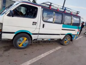 Toyota HiAce 2002 White