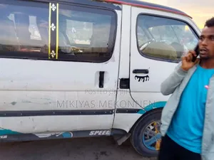 Toyota HiAce 2002 White