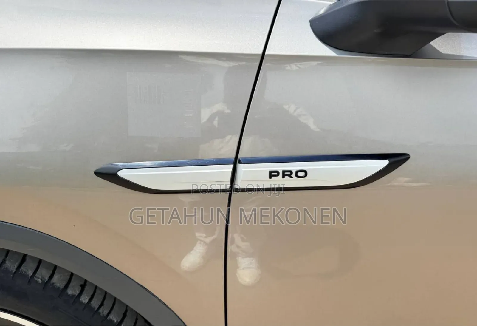 Volkswagen ID.6 2023 Gold