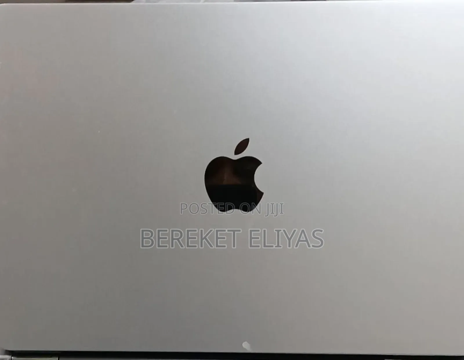 New Laptop Apple MacBook Air 2022 M2 8GB Apple M2 SSD 256GB