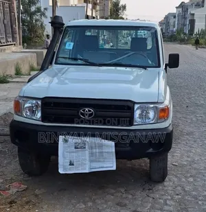 Photo - Toyota Land Cruiser 2008 White