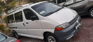 Photo - Toyota Grand HiAce 2001 White