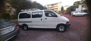 Toyota Grand HiAce 2001 White