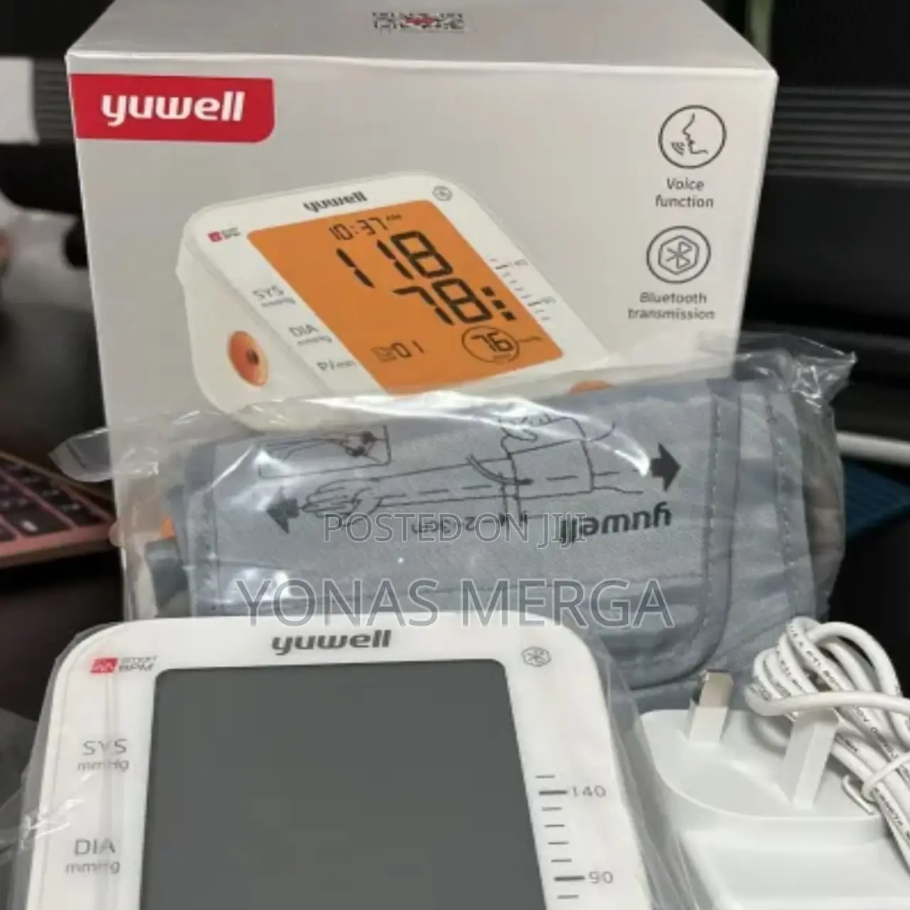 1x Digital Arm Blood Pressure Monitor
1x Adapter
1x Comfortable Cuff