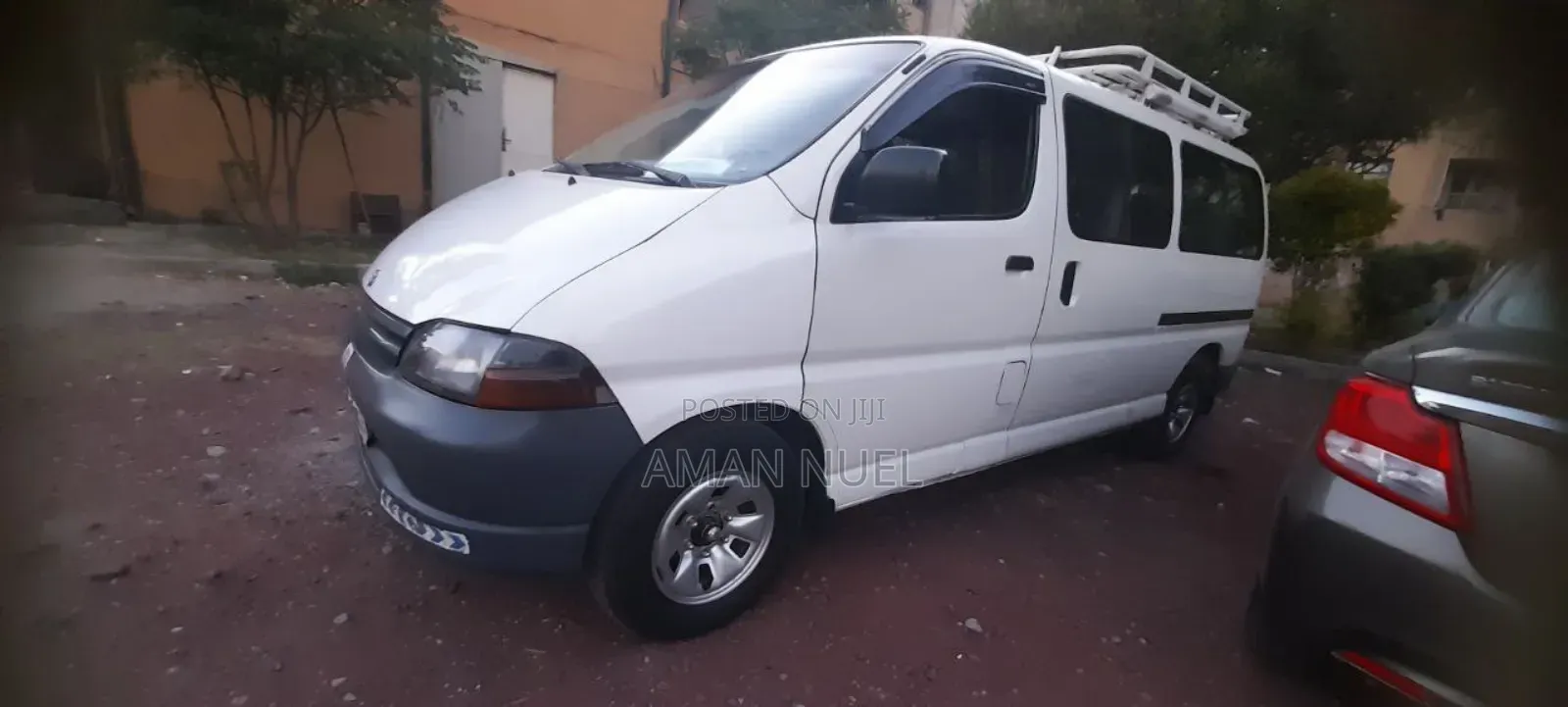 Toyota Grand HiAce 2001 White