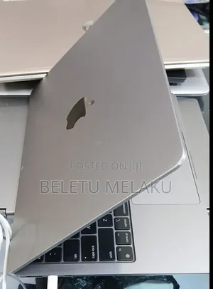 New Laptop Apple MacBook Air 2022 M2 8GB Apple M2 SSD 256GB