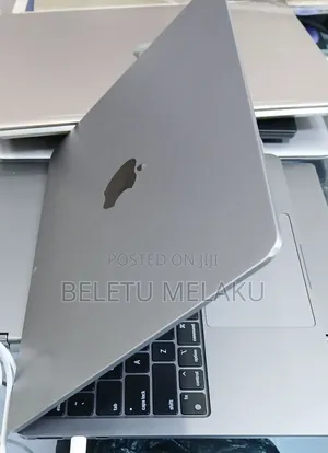 New Laptop Apple MacBook Air 2022 M2 8GB Apple M2 SSD 256GB