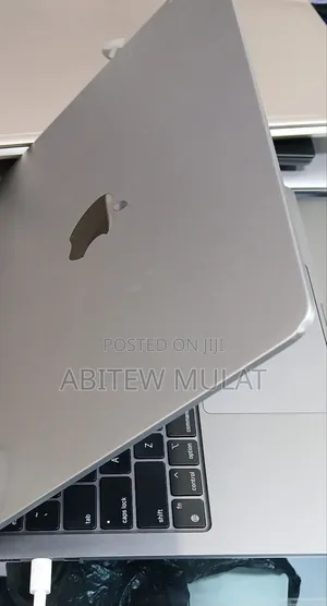 Photo - New Laptop Apple MacBook Air 2022 M2 8GB Apple M2 SSD 256GB