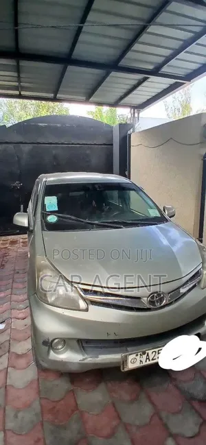 Photo - Toyota Avanza 2013 Silver