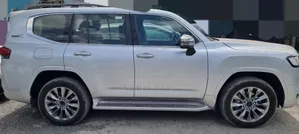 New Toyota Land Cruiser LC300 2023 Silver